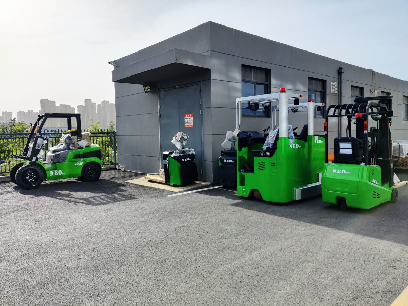 NEOlift équipe l&#39;industrie alimentaire des Émirats arabes unis de chariots élévateurs lithium-ion de pointe