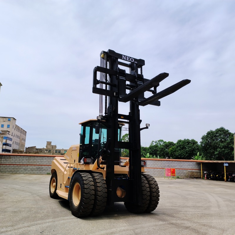 Centre de charge et capacité : comment dimensionner correctement un chariot élévateur de 10 à 50 tonnes ?